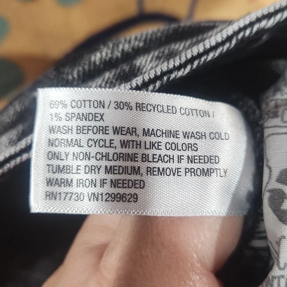 WILD fable black ruffle mini skirt size 4 EUC